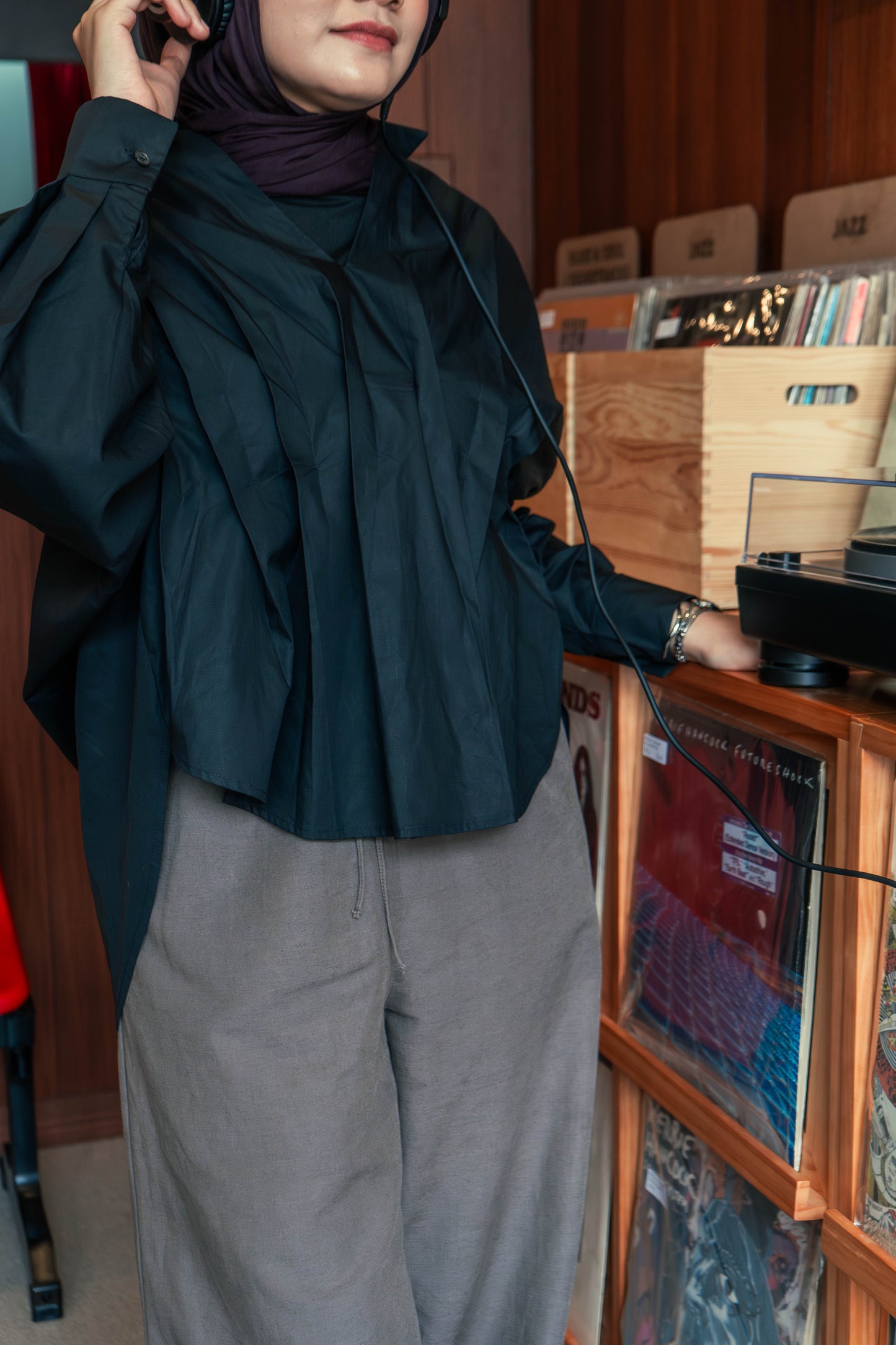 Riley Oversized Pleated Shirt - Raven