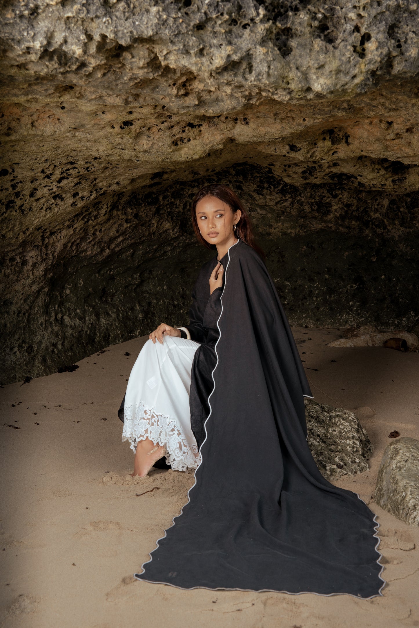 IRIS EMBROIDERED SELENDANG - NOIR