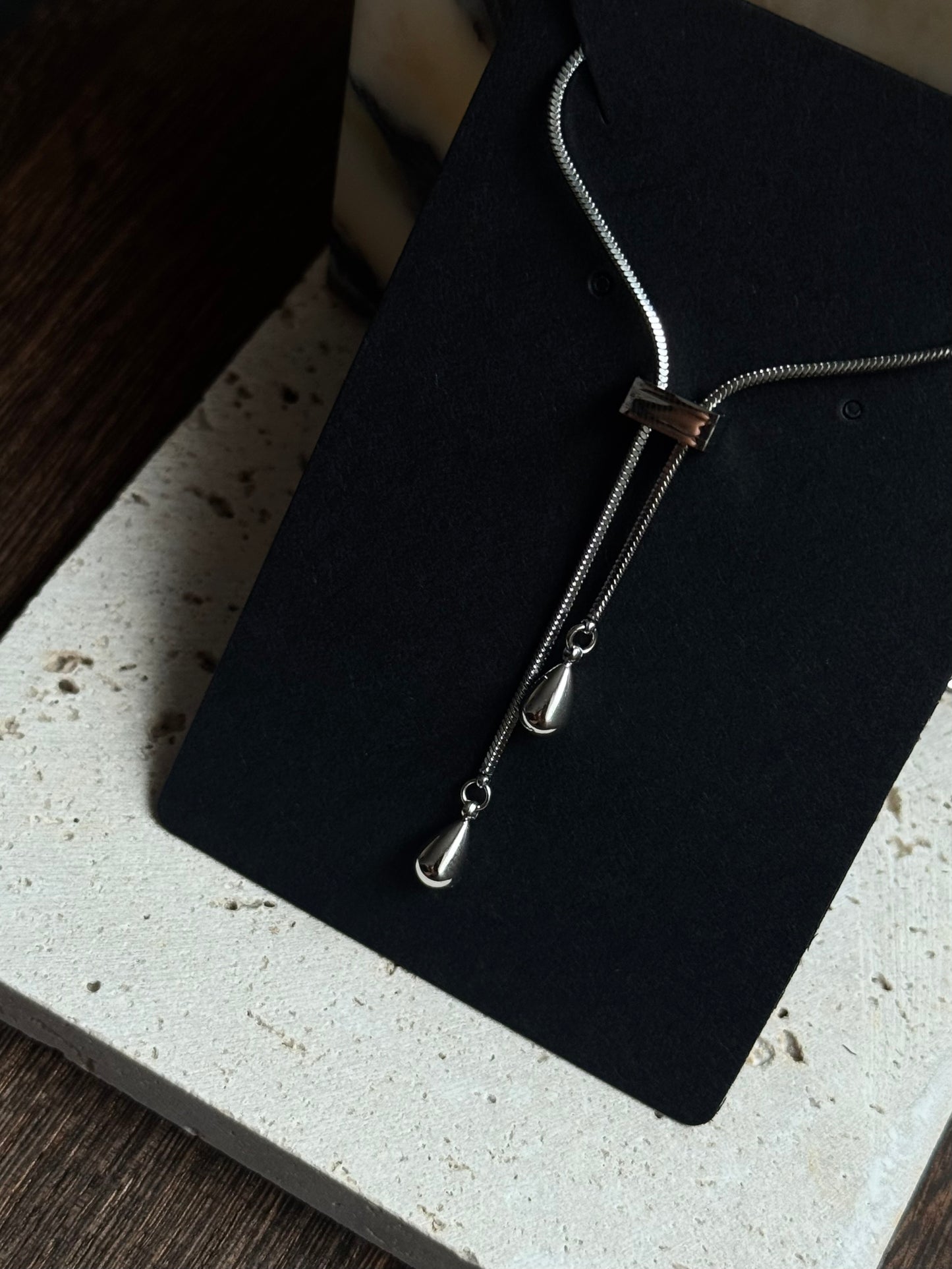 PETITE TEARDROP LARIAT NECKLACE - SILVER