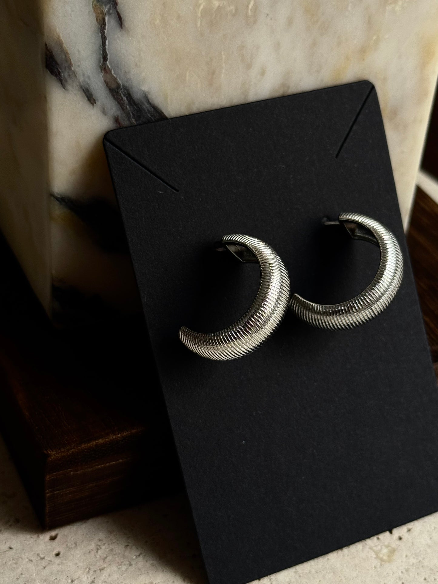 RIPPLE DOME HOOP EARRINGS - SILVER
