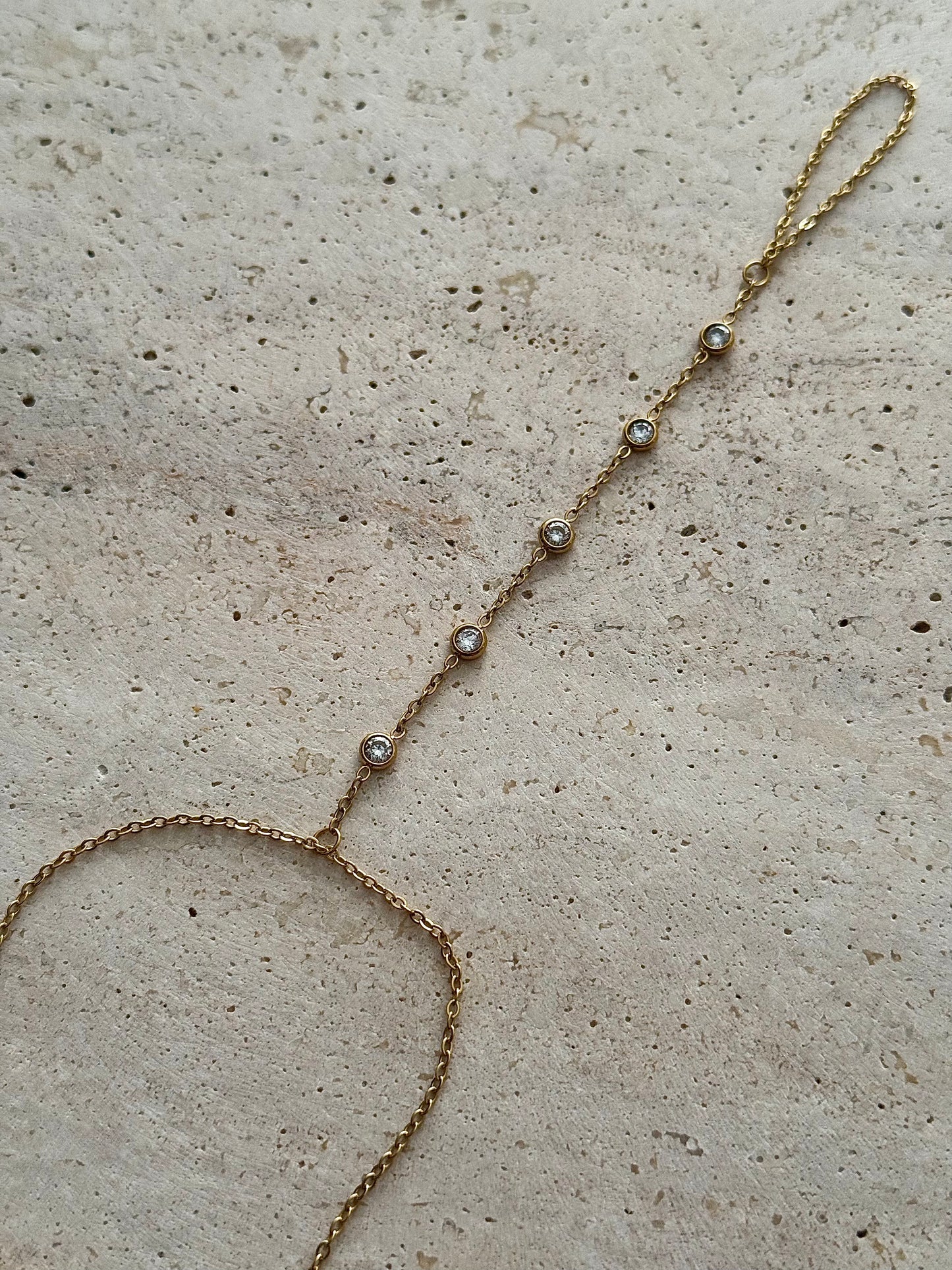 ROUND BEZEL HANDCHAIN BRACELET - GOLD