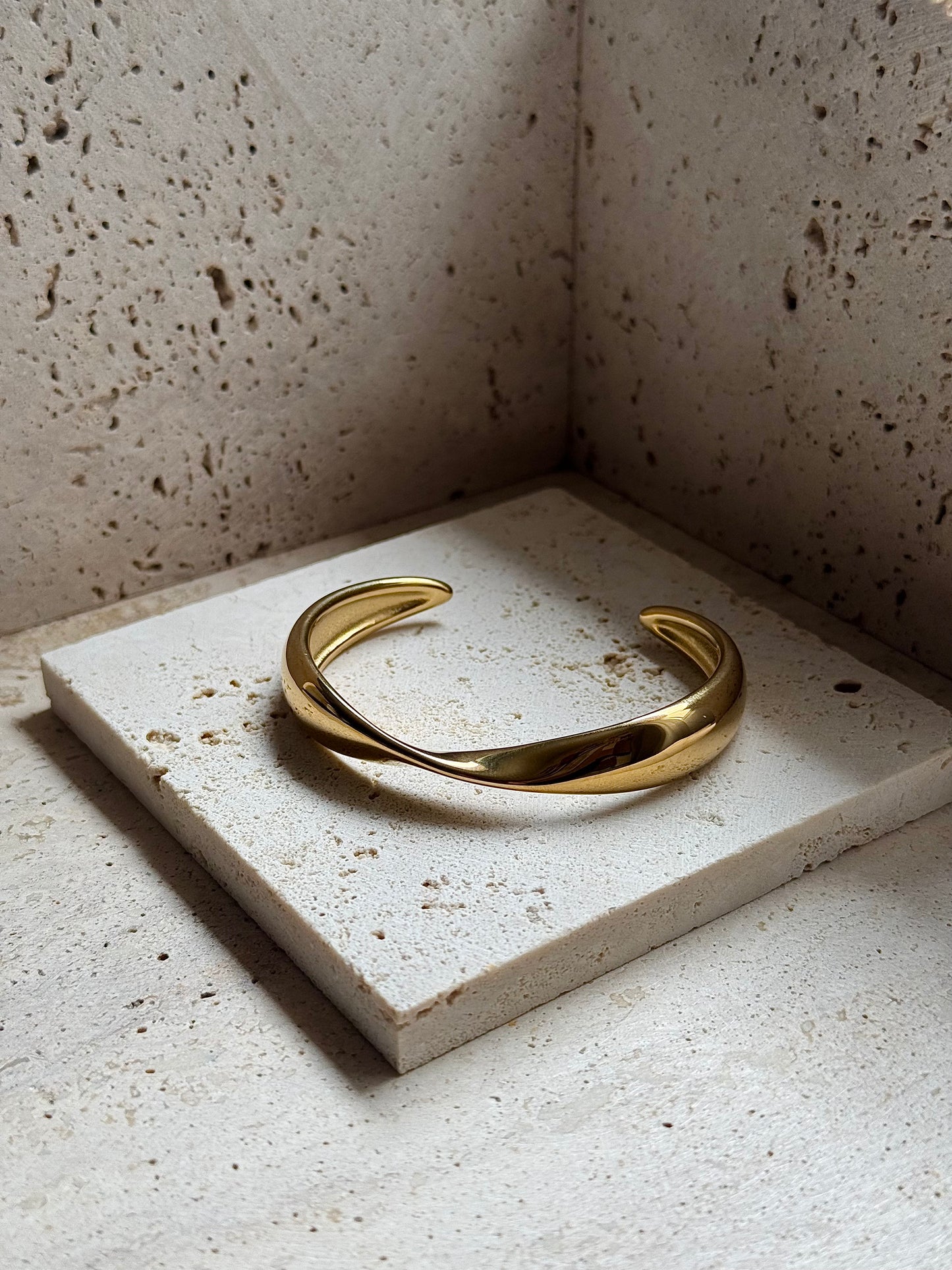 HELIX OPEN CUFF - GOLD