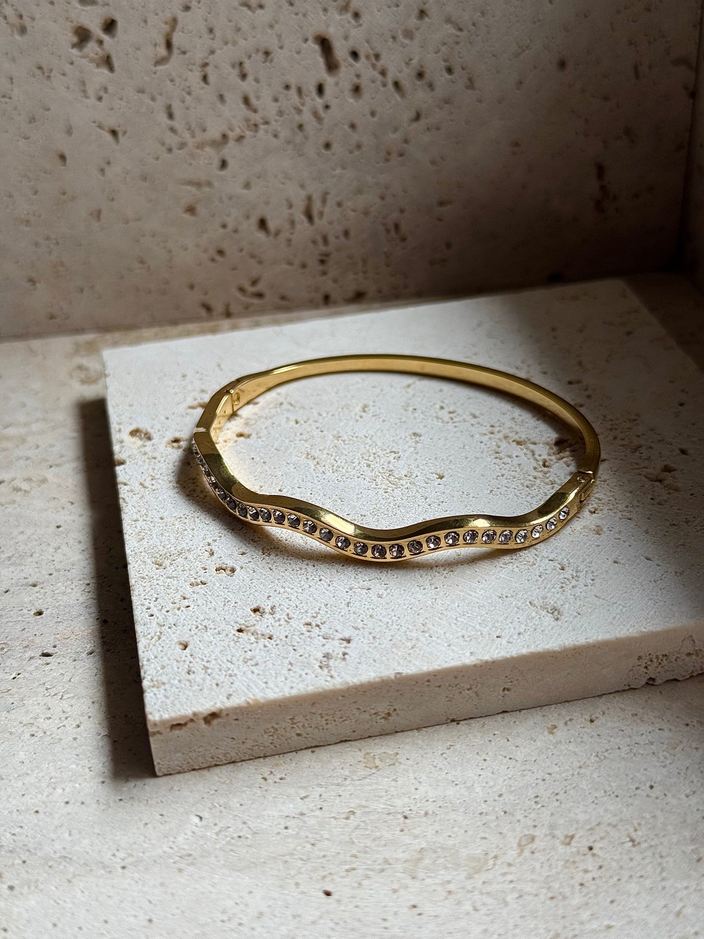 CURVED PAVÉ BANGLE - GOLD