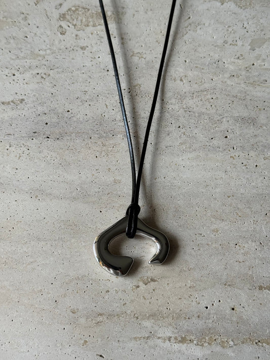 HORSE PENDANT CORD NECKLACE