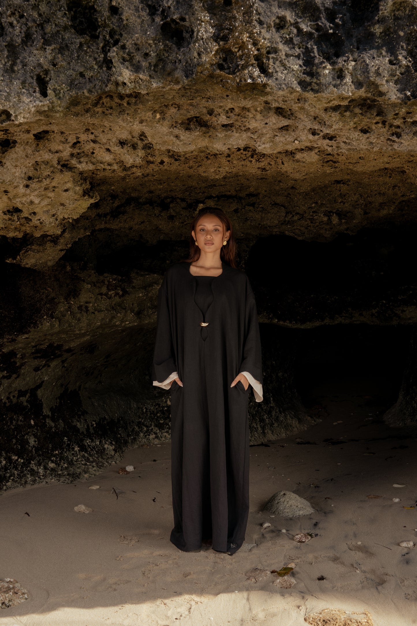 PREORDER MONA CONTRAST ABAYA - NOIR