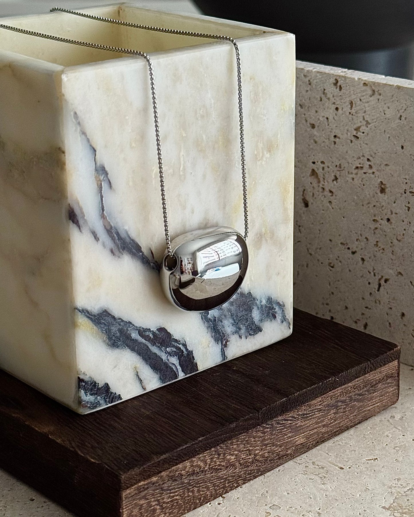 PEBBLE PENDANT NECKLACE - SILVER