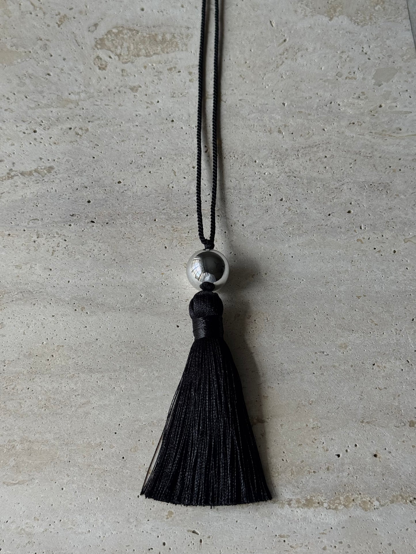 ORB TASSEL NECKLACE - SILVER