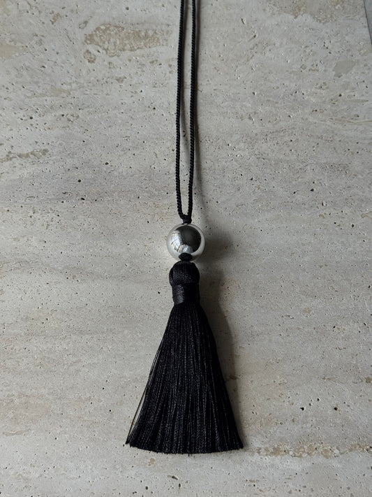 ORB TASSEL NECKLACE - SILVER