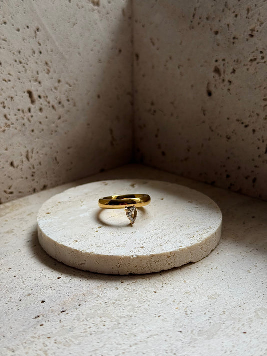 PEAR CORE HALO RING - GOLD