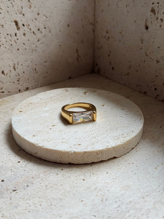 BLOCK STONE SIGNET RING - GOLD
