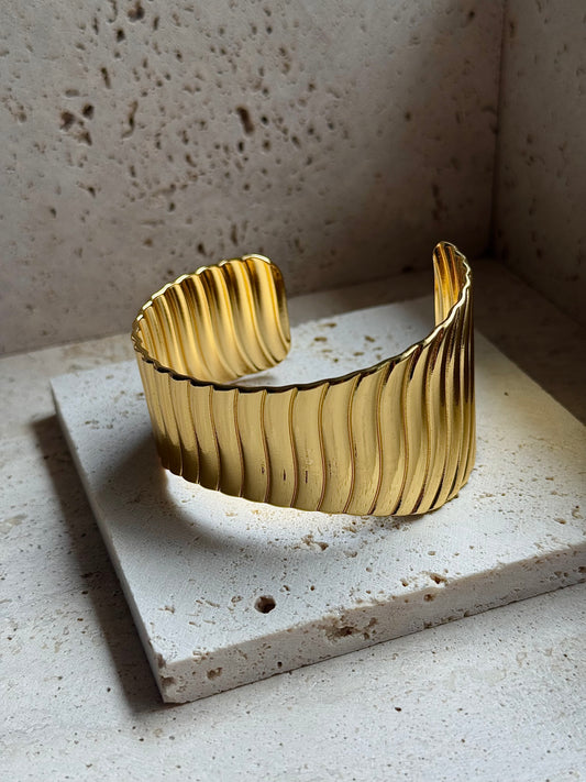 FLUTED RIB CUFF - GOLD