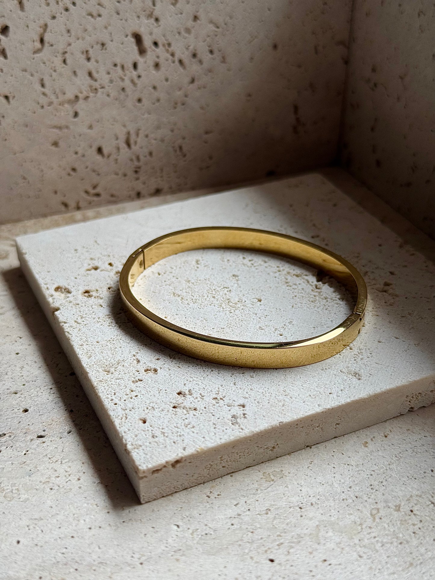 CLASSIC MINIMAL BANGLE - GOLD